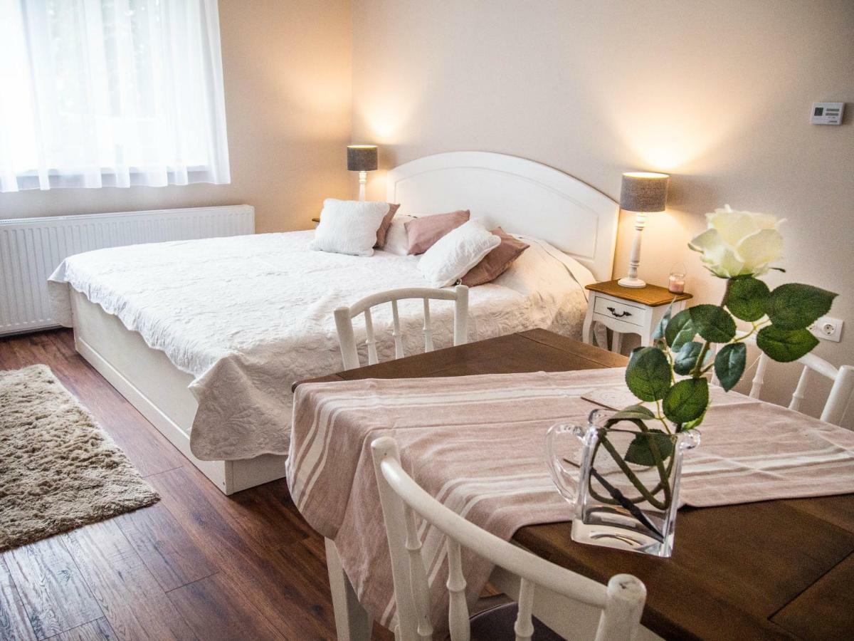 Feliz Apartman Gyula Eksteriør bilde